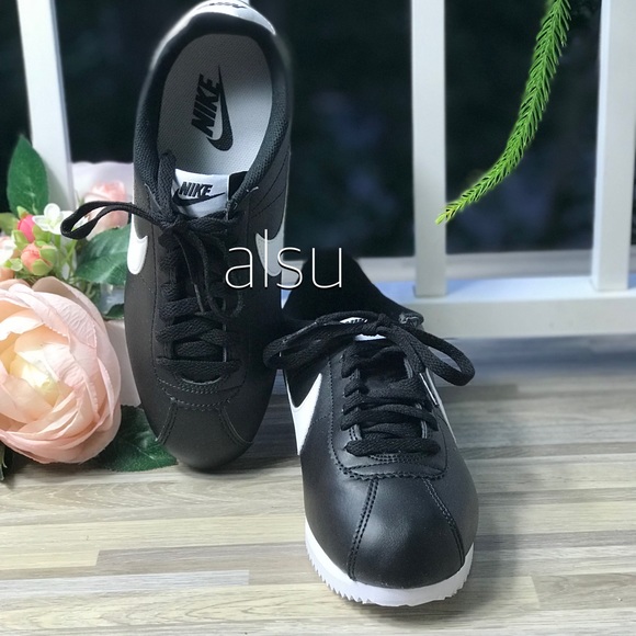 NWT Nike Classic Cortez Leather w/Black WMNS - Picture 4 of 7